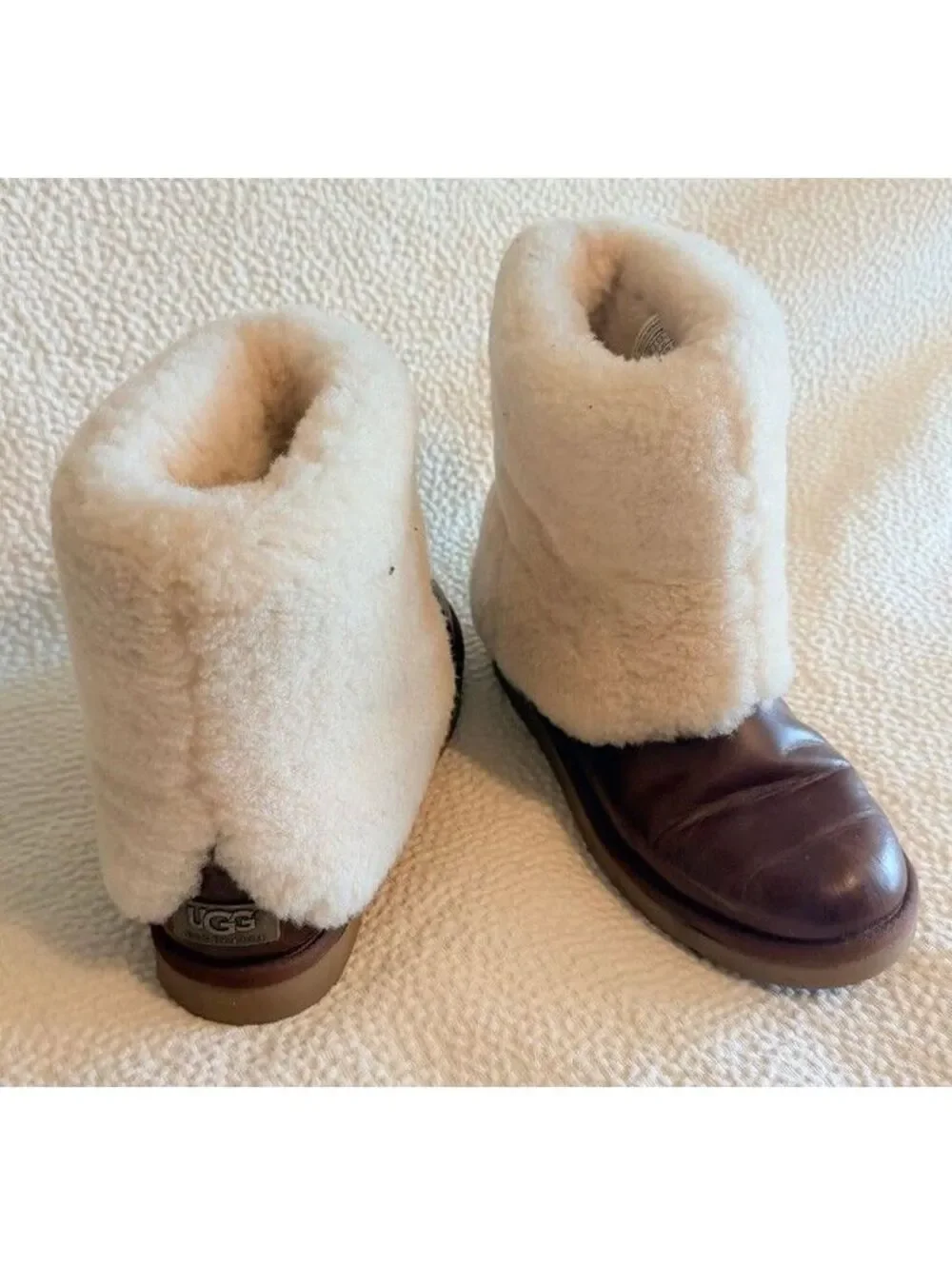 UGG Australia | Patten Leather Shearling Boots Women’s Size 8 | SKU xl017